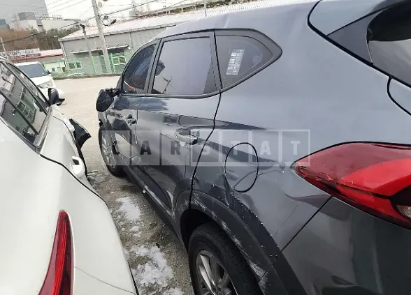 Photo 2 of 9: 2018 Hyundai Tucson, VIN KMHJ2815GJU536003 — Korean insurance auction