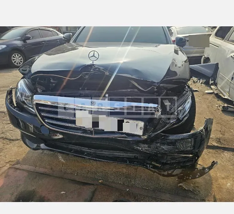 Photo 2 of 7: 2017 Mercedes-Benz E300 — Korean insurance auction