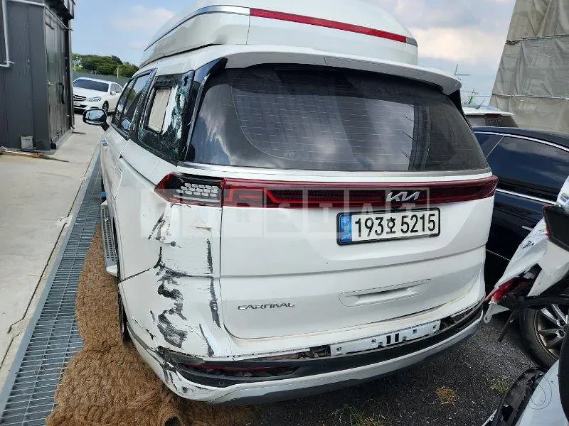 Photo 2 of 50: 2023 Kia Carnival High Limousine, VIN KNANE81BBPS240956 — Korean insurance auction