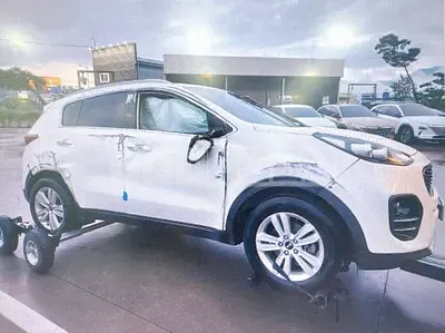Photo 1 of 13: 2016 Kia Sportage — Korean insurance auction