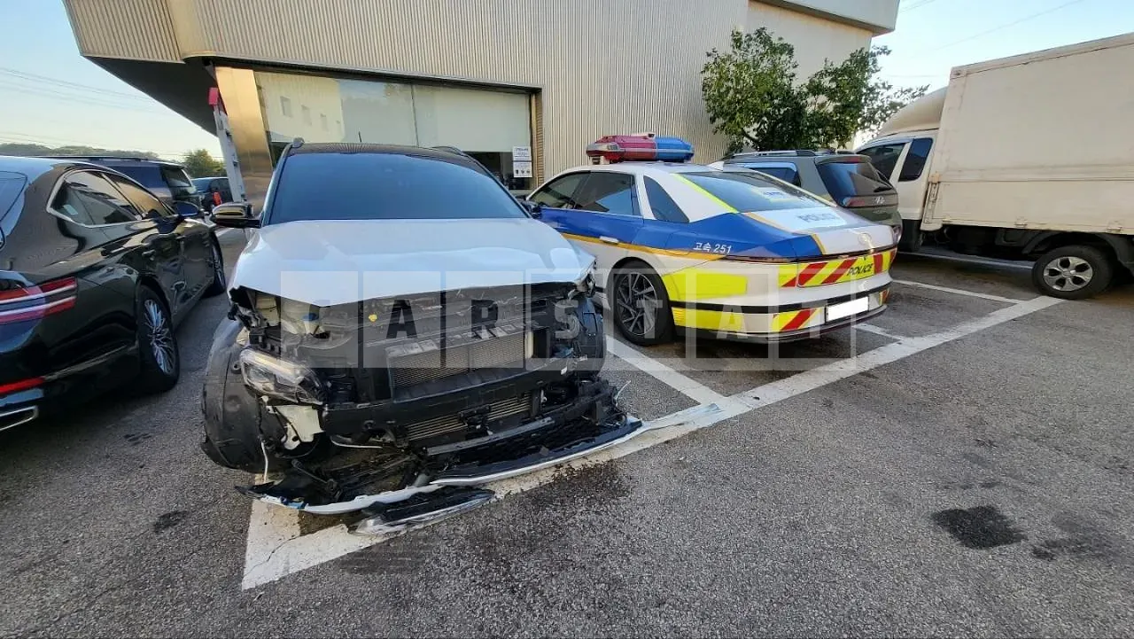 Photo 2 of 22: 2018 Hyundai Kona, VIN KMHK7815GKU281393 — Korean insurance auction