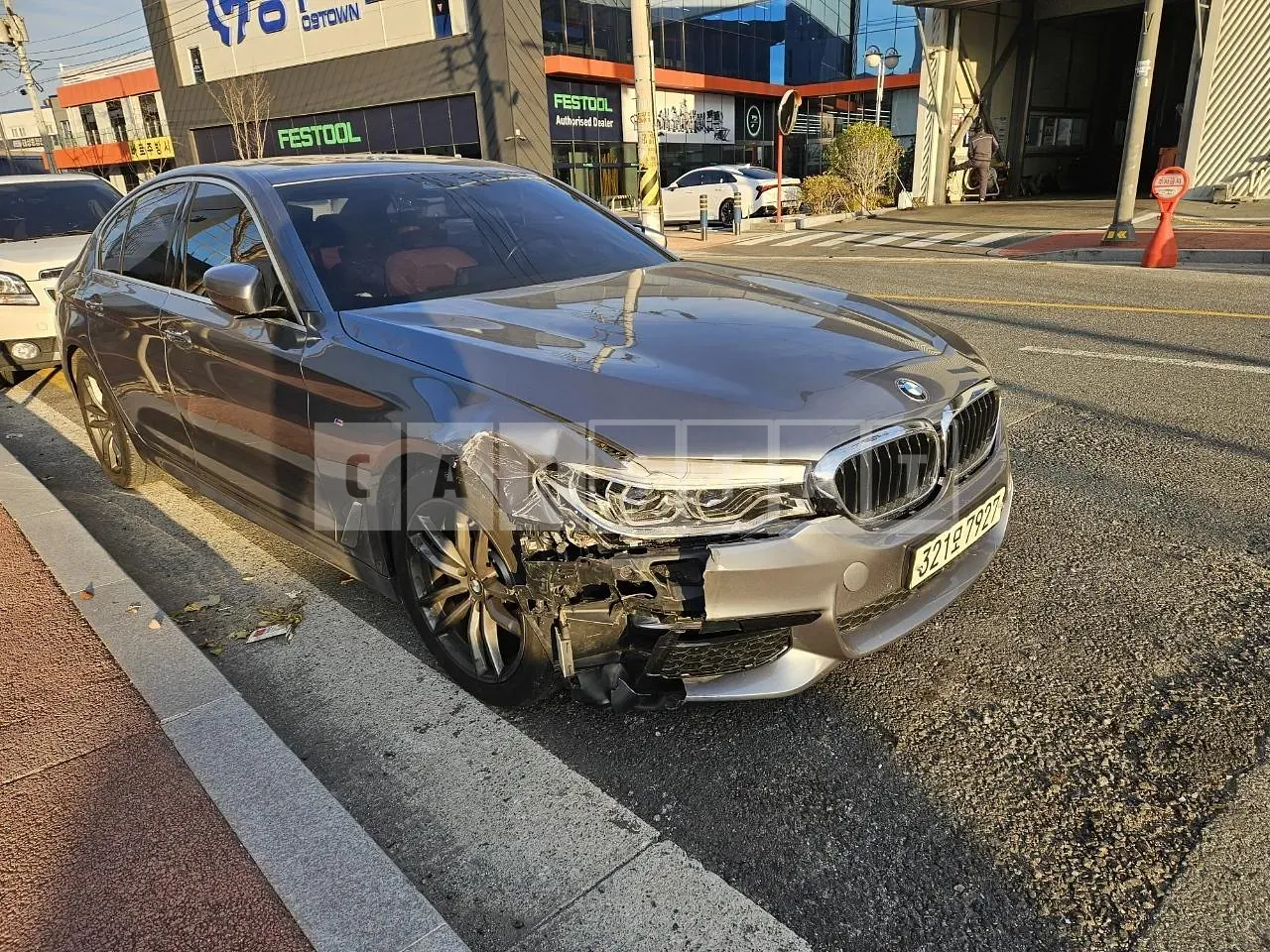 Photo 2 of 4: 2018 BMW 520d xDrive — Korean insurance auction