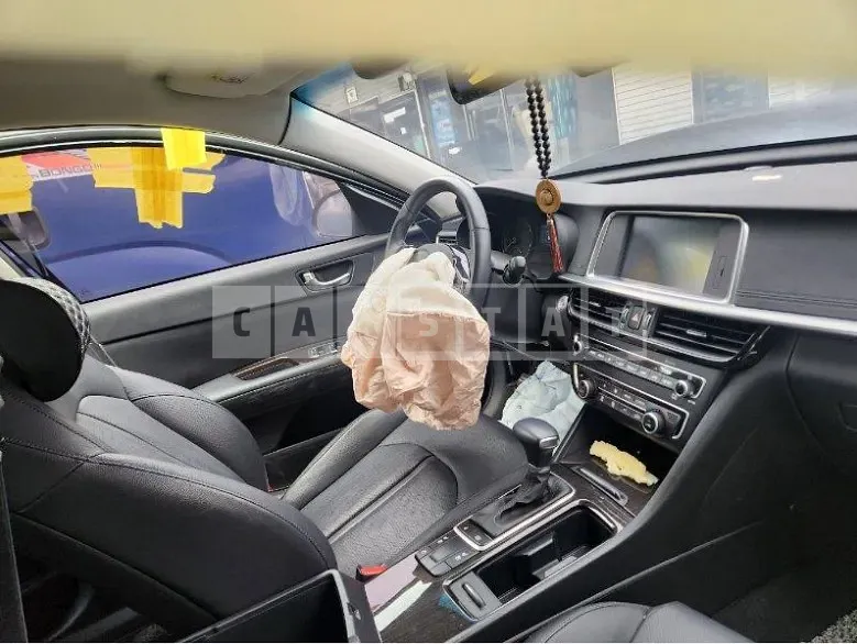 Photo 2 of 24: 2018 Kia K5, VIN KNAGT411BKA326236 — Korean insurance auction