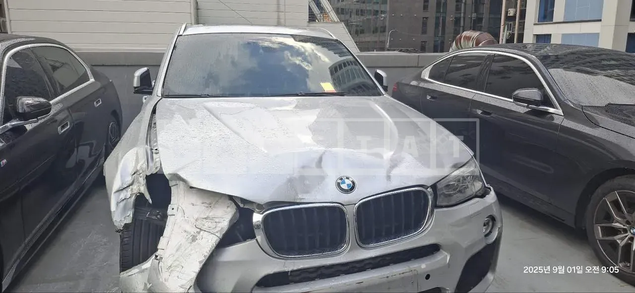 Photo 2 of 31: 2017 BMW X4 xDrive20d, VIN WBAXX1109H0W13595 — Korean insurance auction