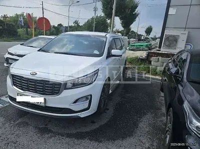 Photo 1 of 13: 2019 Kia Carnival — Korean insurance auction