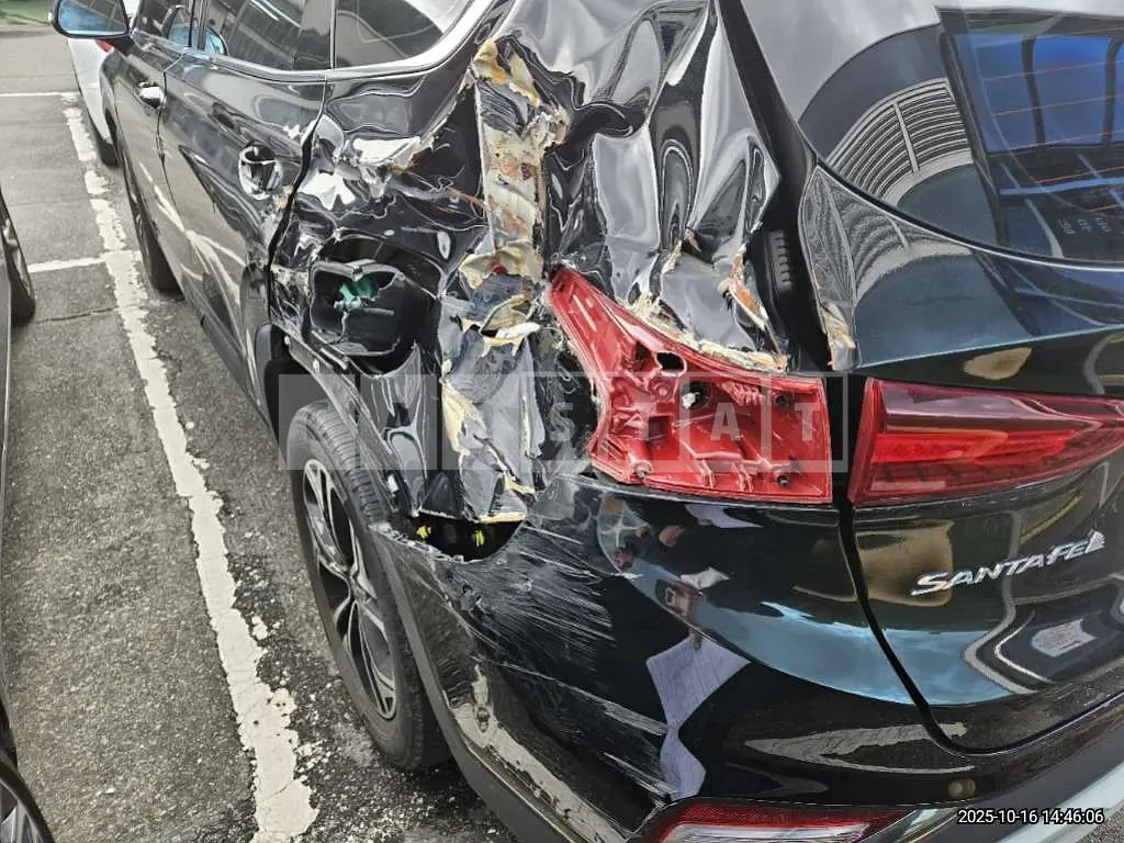 Photo 2 of 12: 2018 Hyundai Santa Fe TM — Korean insurance auction