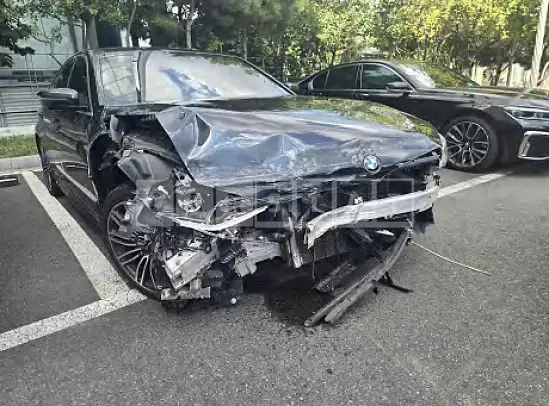 Photo 2 of 9: 2019 BMW 530i xDrive M Sport Package Plus — Korean insurance auction