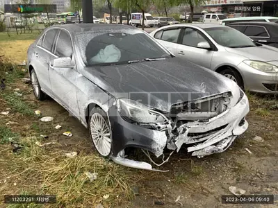 Photo 1 of 8: 2015 Mercedes-Benz E300, VIN WDDHF5FB0GB184402 — Korean insurance auction
