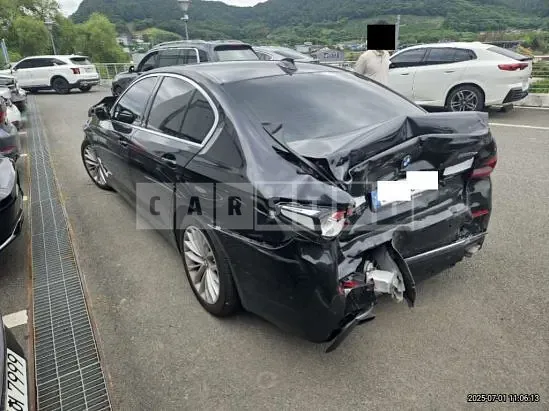 Photo 2 of 17: 2021 BMW 530e — Korean insurance auction