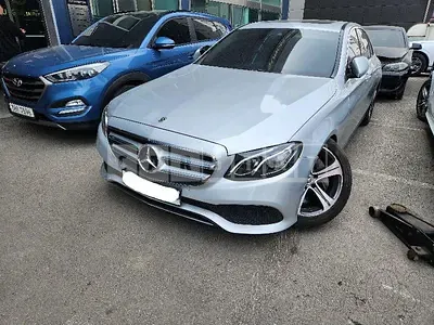 Photo 1 of 50: 2019 Mercedes-Benz E 300, VIN WDDZF4JB3KA631194 — Korean insurance auction