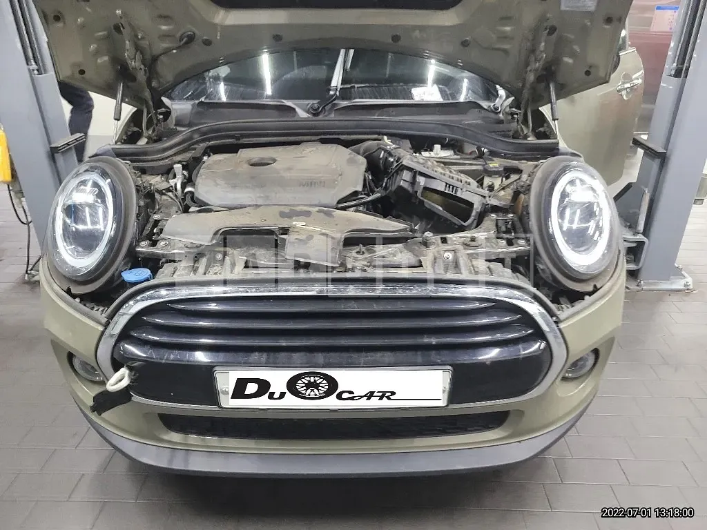 Photo 2 of 27: 2020 MINI Cooper Five-Door, VIN WMWXV7109L2M72324 — Korean insurance auction