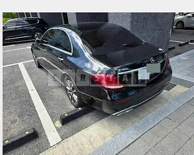 Photo 1 of 17: 2018 Mercedes-Benz E300 4Matic — Korean insurance auction