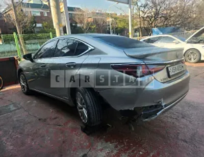 Photo 1 of 35: 2020 Lexus ES300h, VIN JTHB21B1XL2073799 — Korean insurance auction