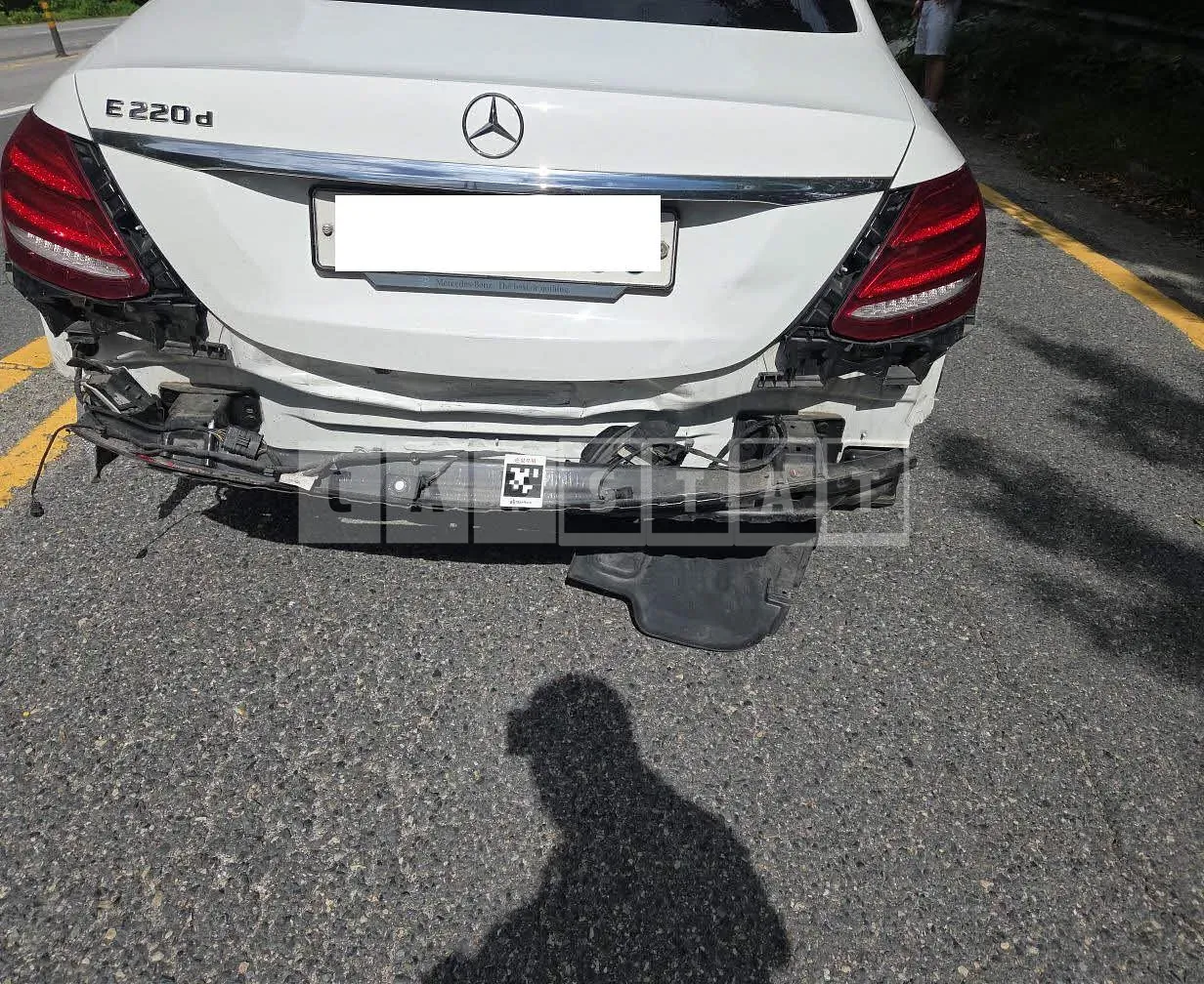 Photo 2 of 10: 2017 Mercedes-Benz E220 d, VIN WDDZF0EB9HA110024 — Korean insurance auction