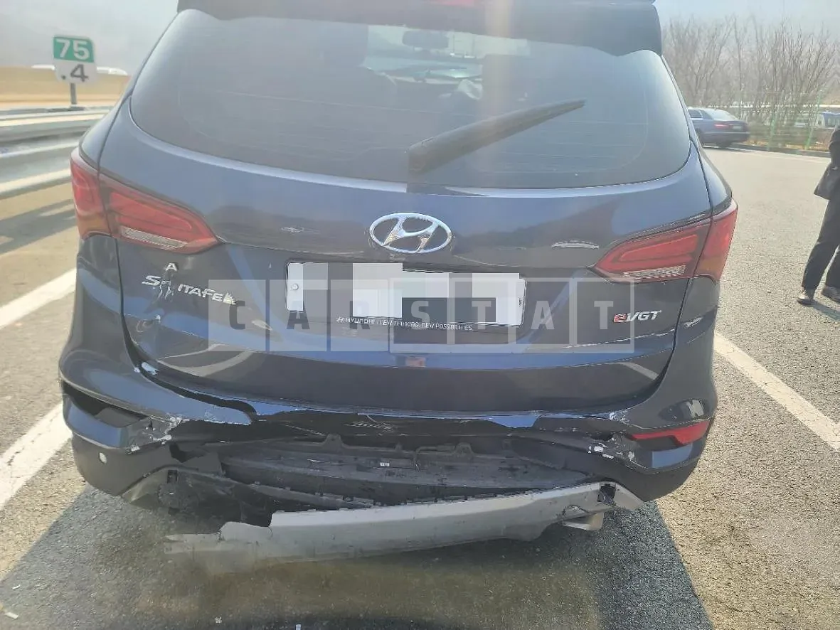 Photo 2 of 8: 2016 Hyundai Santa Fe DM, VIN KMHSW81UBHU741427 — Korean insurance auction