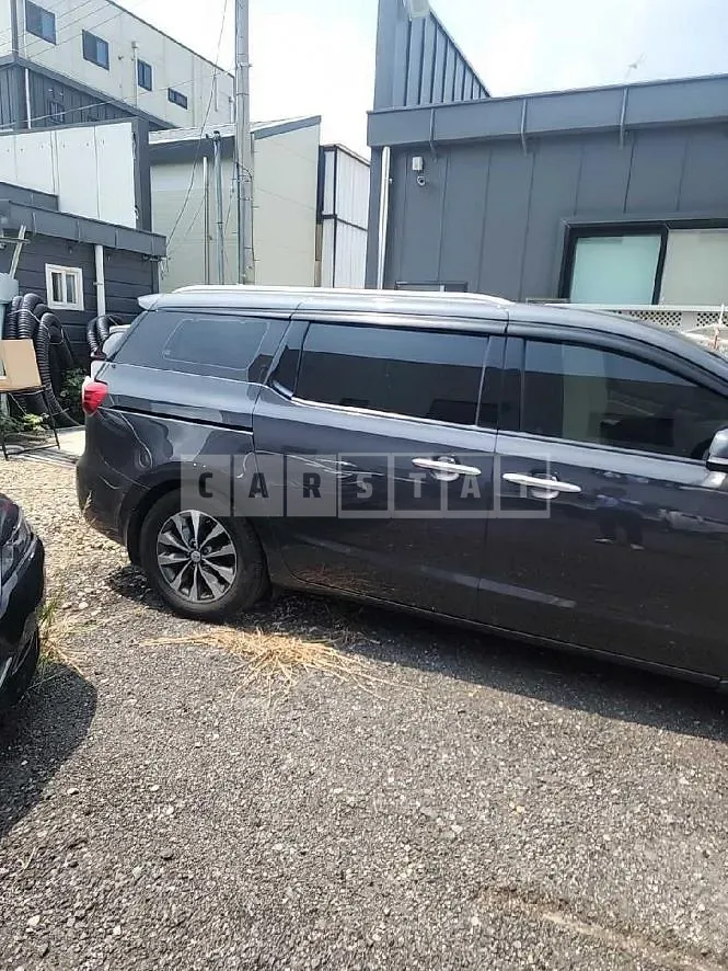 Photo 2 of 11: 2018 Kia Carnivals — Korean insurance auction