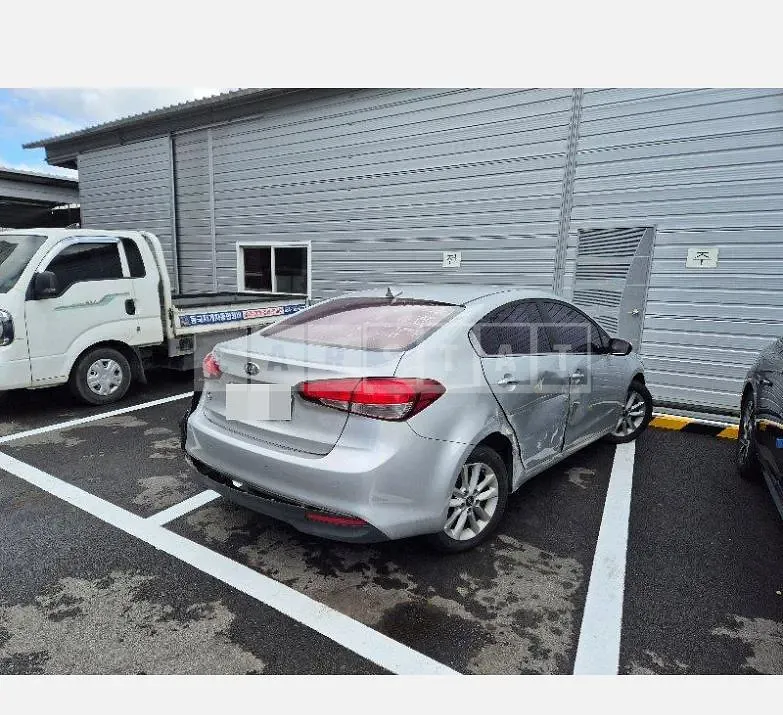 Photo 2 of 17: 2016 Kia Kz — Korean insurance auction
