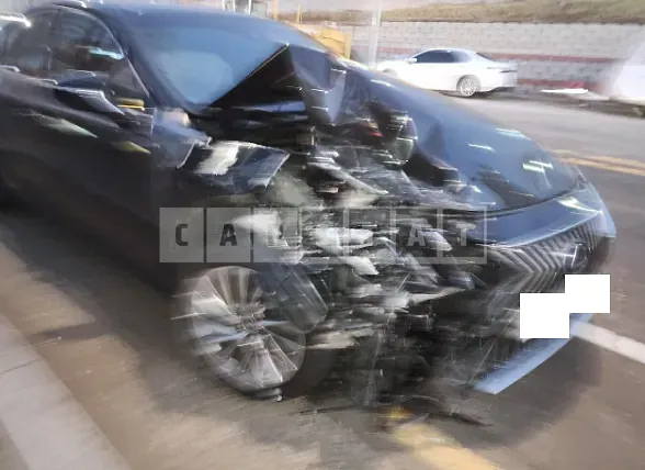 Photo 2 of 15: 2019 Lexus ES300h, VIN JTHB21B10K2064446 — Korean insurance auction