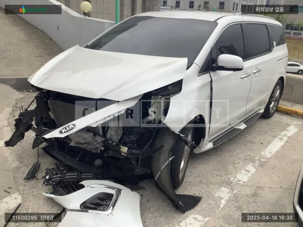 Photo 2 of 8: 2019 Kia Carnival Limousine, VIN KNAMB81ABKS607118 — Korean insurance auction