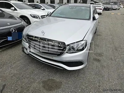 Photo 1 of 32: 2017 Mercedes-Benz E300 — Korean insurance auction