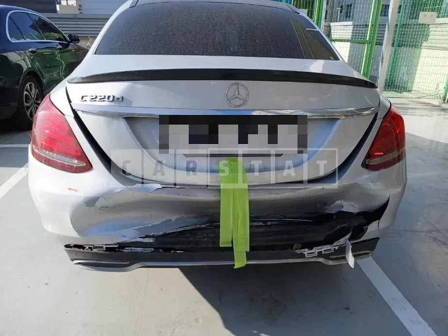 Photo 2 of 31: 2017 Mercedes-Benz C220 d — Korean insurance auction