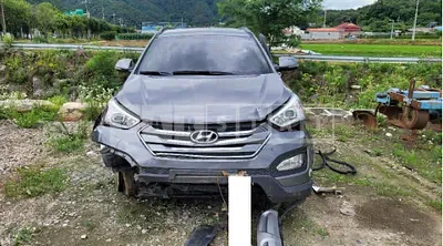 Photo 1 of 8: 2015 Hyundai Santa Fe, VIN KMHSW81UBFU469080 — Korean insurance auction