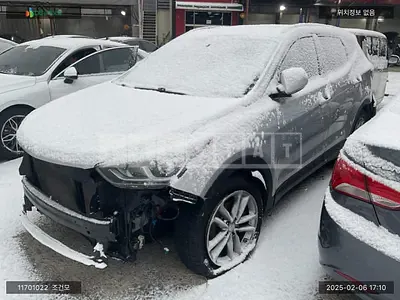 Photo 1 of 37: 2017 Hyundai Santa Fe, VIN KMHSW81UDJU799412 — Korean insurance auction