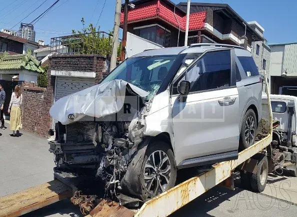 Photo 2 of 29: 2021 Kia Carnival, VIN KNANB81BBMS068342 — Korean insurance auction