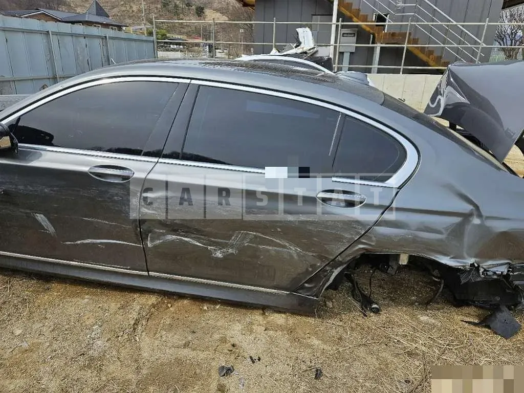 Photo 2 of 12: 2018 BMW 730Ld xDrive — Korean insurance auction