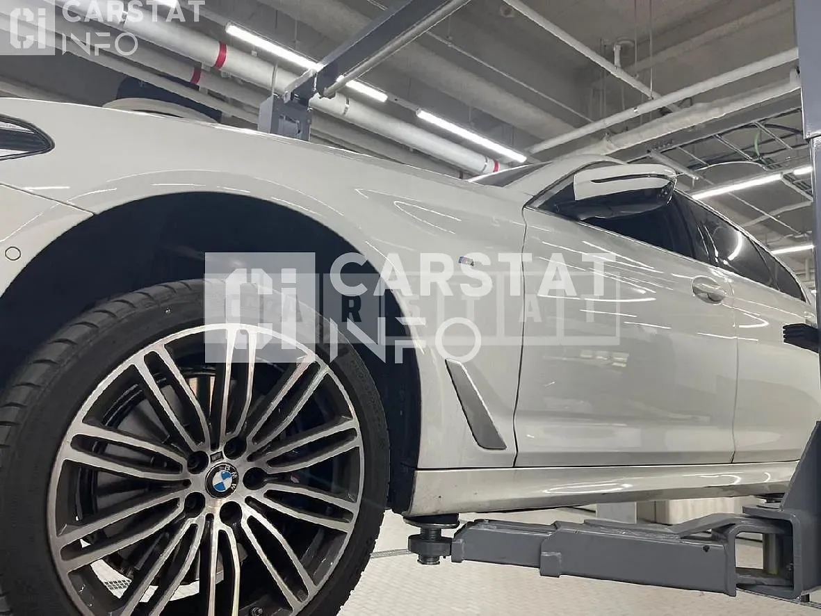 Photo 2 of 23: 2020 BMW 530i MSport Package, VIN WBAJR5106LCE09242 — Korean insurance auction