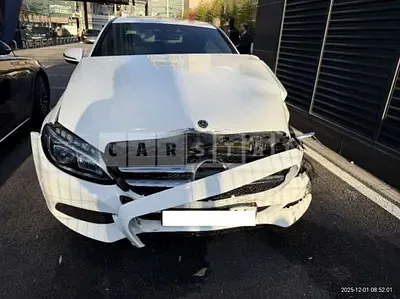 Photo 1 of 18: 2018 Mercedes-Benz C 200 — Korean insurance auction