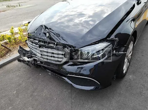 Photo 2 of 22: 2019 Mercedes-Benz E 300 4Matic, VIN WDDZF4KB2KA635994 — Korean insurance auction