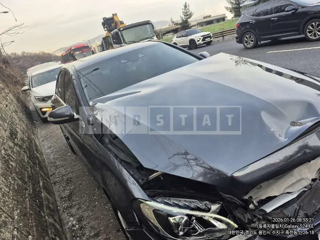 Photo 2 of 9: 2015 Mercedes-Benz C200 — Korean insurance auction