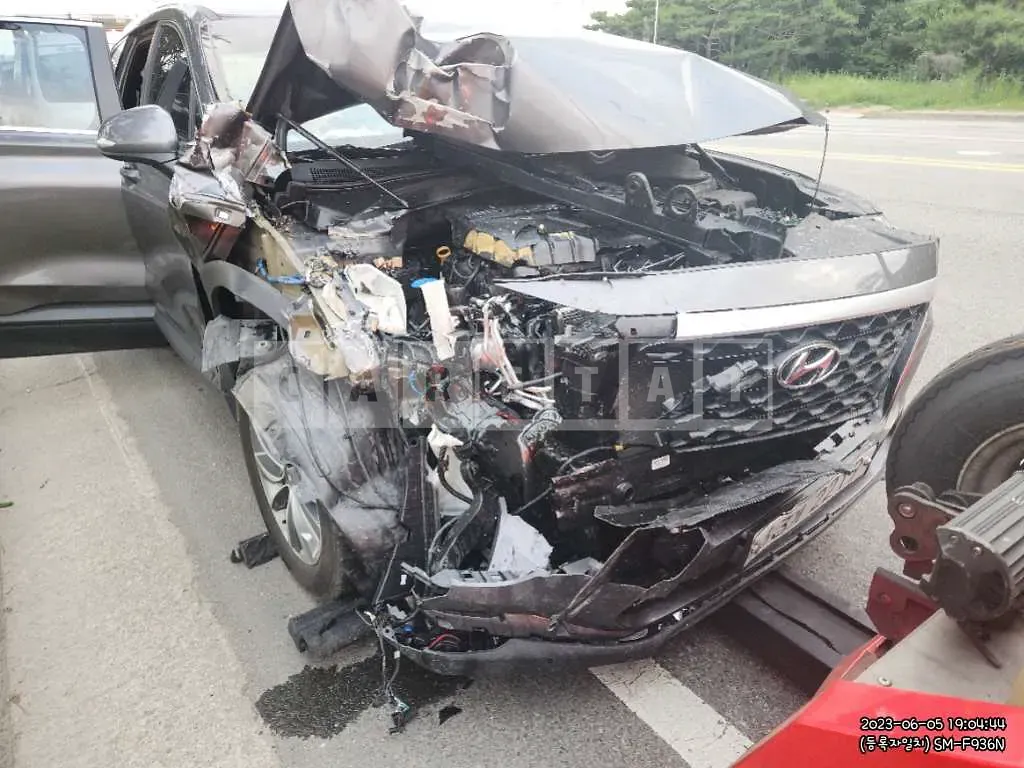 Photo 2 of 13: 2019 Hyundai Santa Fe 2.0 — Korean insurance auction