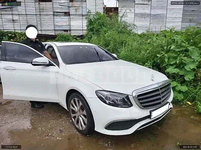 Photo 1 of 6: 2017 Mercedes-Benz E220 d, VIN WDDZF0EB9HA028357 — Korean insurance auction