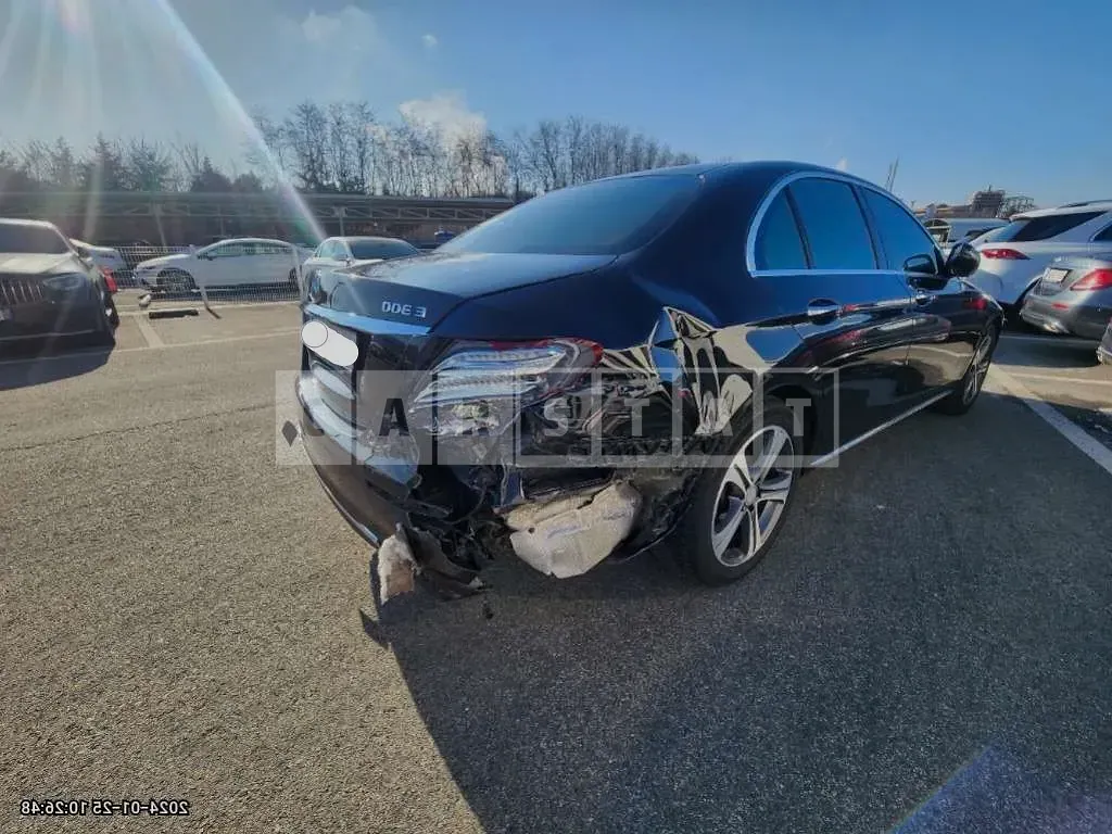Photo 2 of 9: 2017 Mercedes-Benz E300 4Matic, VIN WDDZF4KB9HA137221 — Korean insurance auction