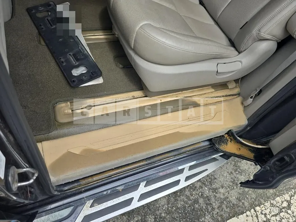 Photo 2 of 12: 2015 Kia Carnivals — Korean insurance auction