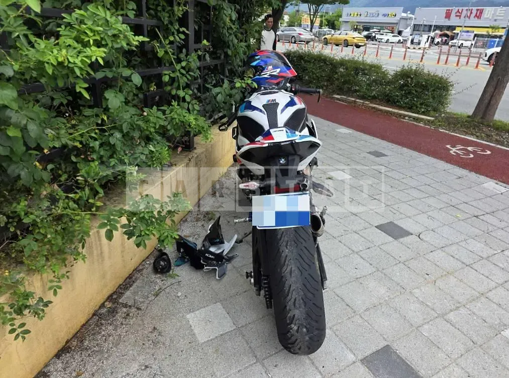 Photo 2 of 12: 2022 BMW (Two-Wheel) S 1000 Rr — Korean insurance auction
