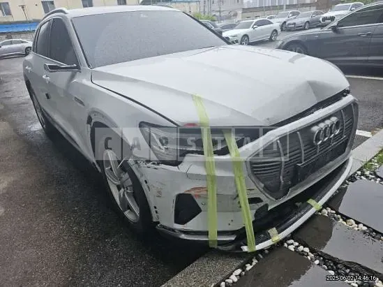 Photo 2 of 49: 2022 Audi e-tron 50 quattro — Korean insurance auction