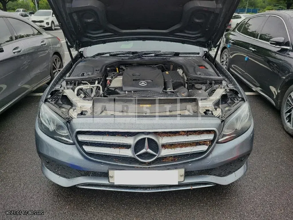 Photo 2 of 9: 2017 Mercedes-Benz E300 4Matic, VIN WDDZF4KB1HA108974 — Korean insurance auction