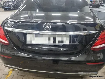 Photo 1 of 32: 2017 Mercedes-Benz E300 — Korean insurance auction