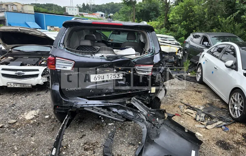 Photo 2 of 10: 2019 Kia Carnival — Korean insurance auction