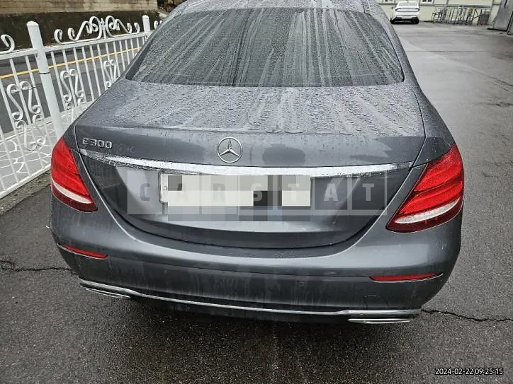 Photo 2 of 22: 2019 Mercedes-Benz E300, VIN WDDZF4JB3KA587892 — Korean insurance auction