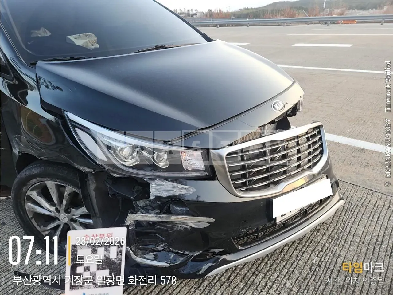 Photo 2 of 16: 2018 Kia Carnival, VIN KNAMB81ABKS521110 — Korean insurance auction