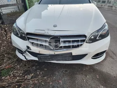 Photo 1 of 10: 2015 Mercedes-Benz E250 BlueTec 4Matic Avant-Garde — Korean insurance auction
