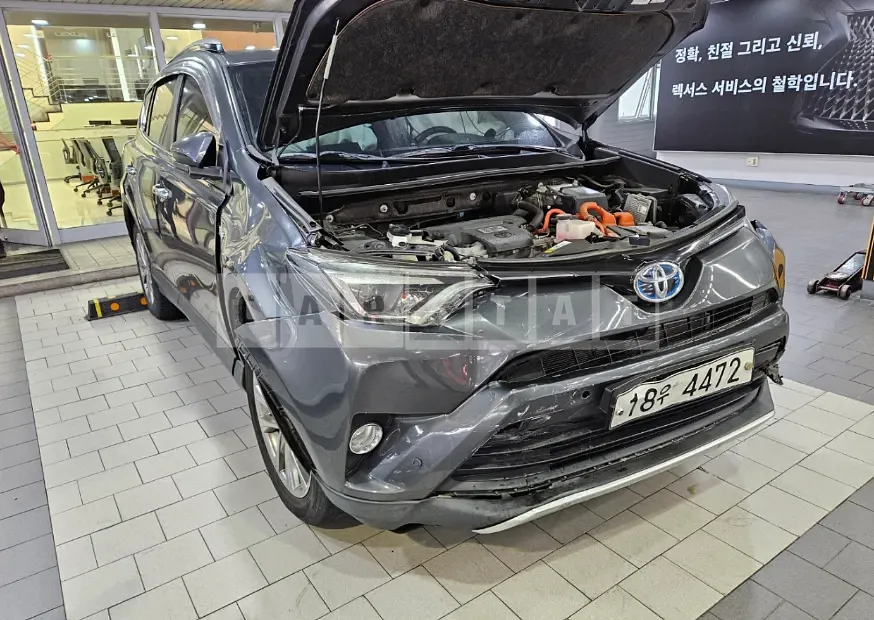 Photo 2 of 17: 2017 Toyota RAV4 Hybrid, VIN JTMDJREV4HD117950 — Korean insurance auction