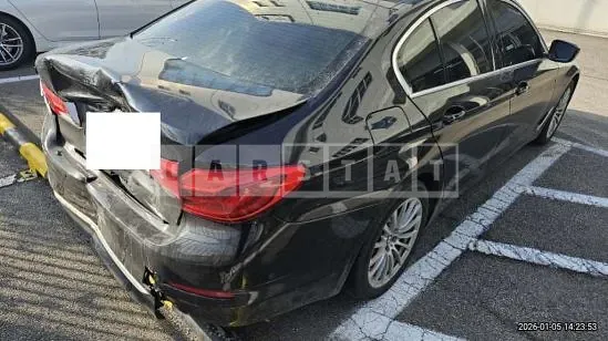 Photo 2 of 11: 2020 BMW 520i Luxury — Korean insurance auction