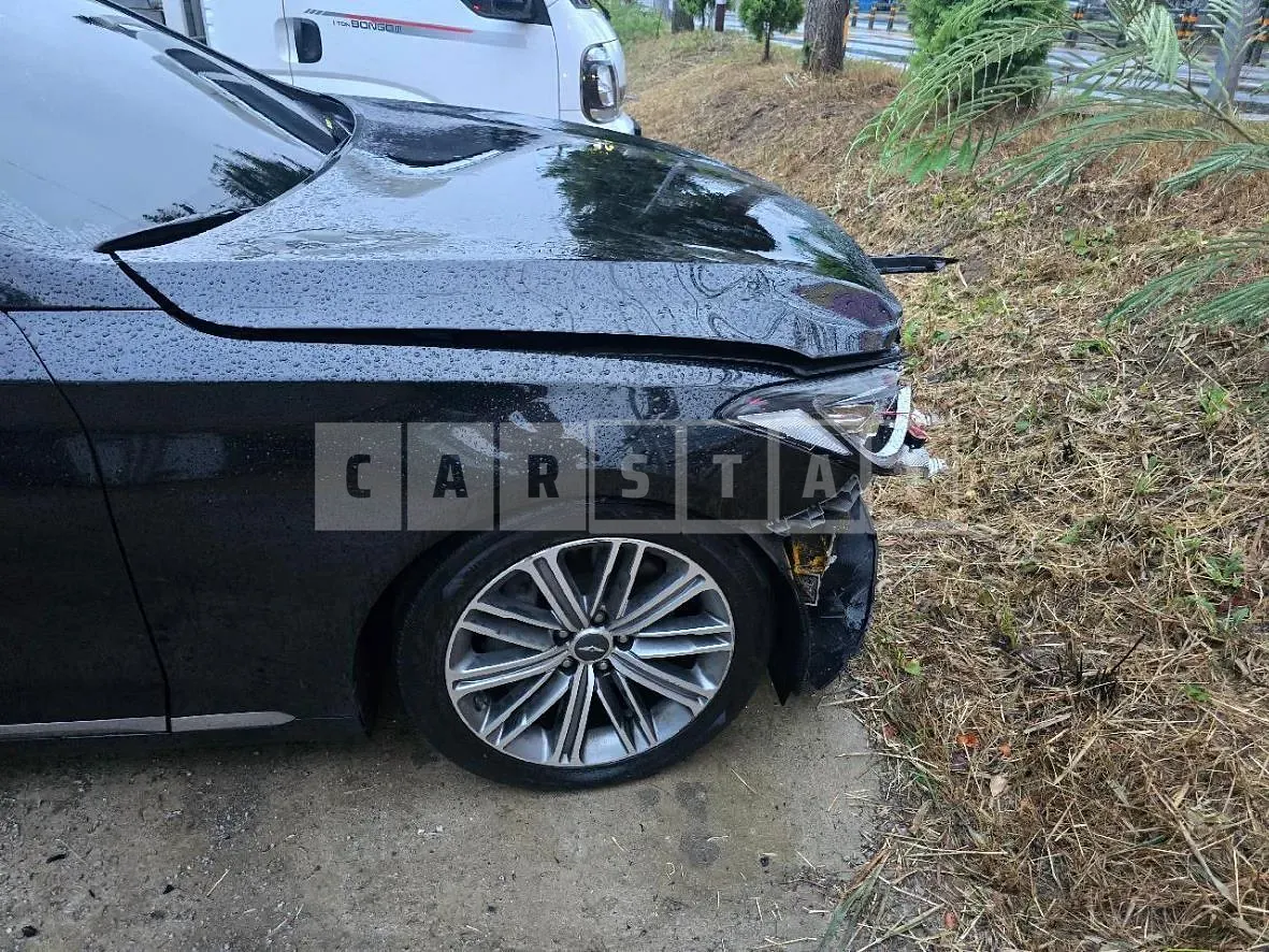 Photo 2 of 9: 2017 Genesis G80 3.3 — Korean insurance auction