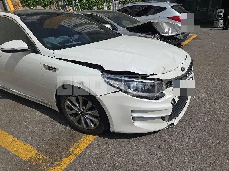 Photo 2 of 5: 2016 Kia K5 — Korean insurance auction