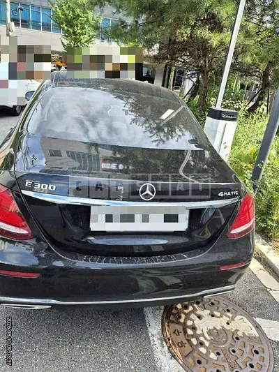 Photo 1 of 25: 2017 Mercedes-Benz E200 — Korean insurance auction